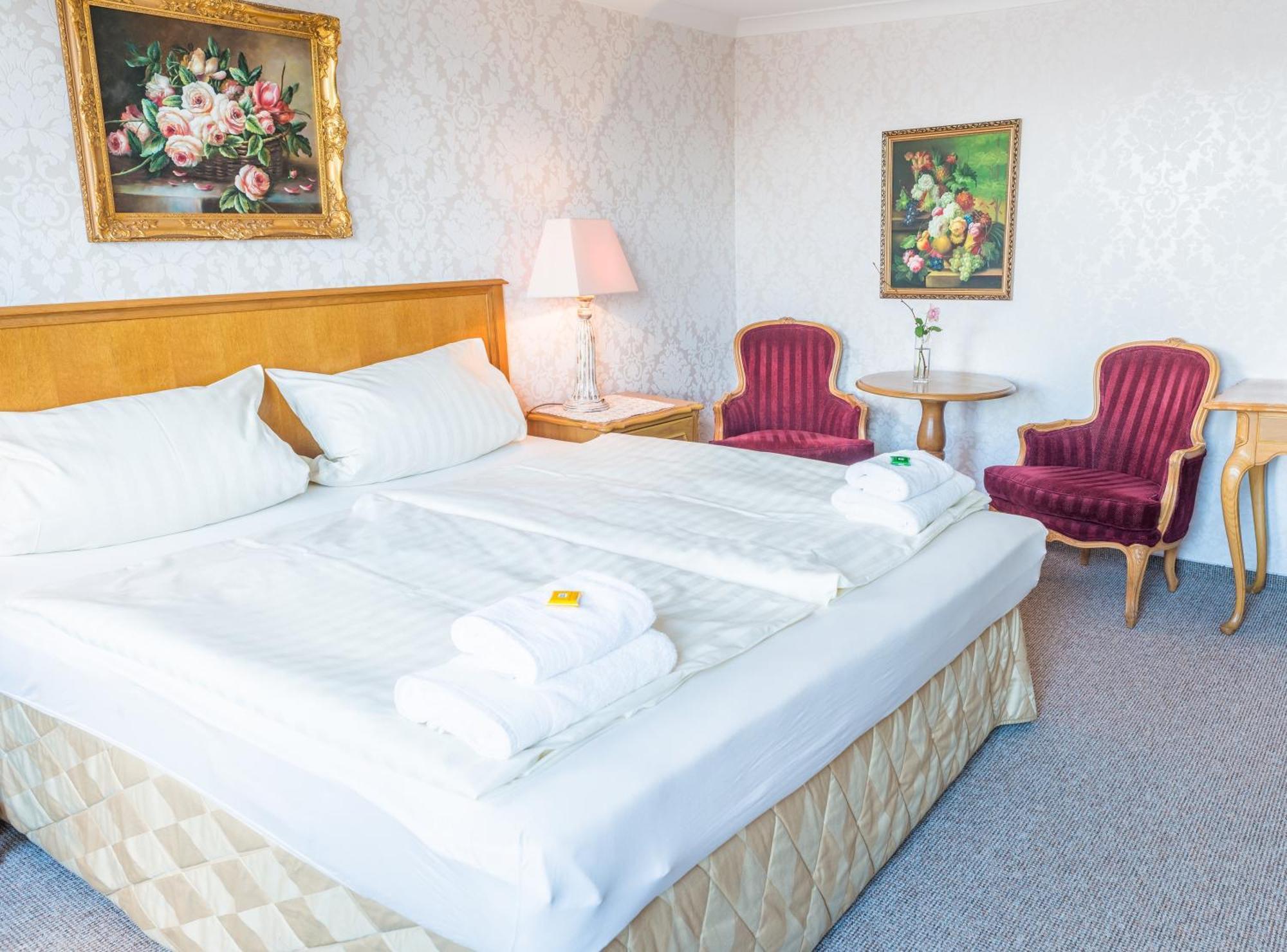 Romantisches Hotel Zur Traube Schwerin Schwerin  Camera foto